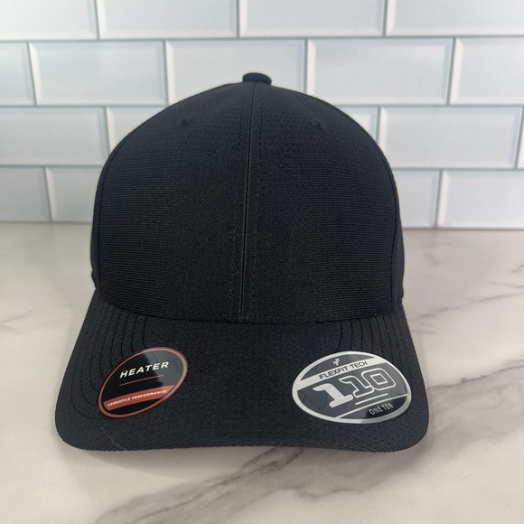 Travis Mathew Hat Cap Snap Back One Size Black Flexfit 110 Heater Polyester Mens - Picture 1 of 14